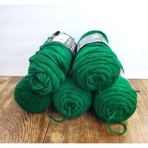 RED HEART Super Saver Yarn Lot of 5 Skeins Paddy Green & Spring Green Medium